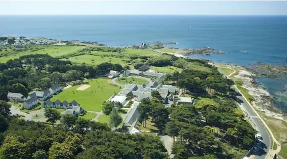 Domaine De Port Aux Rocs Hotel Льо Кроази Екстериор снимка