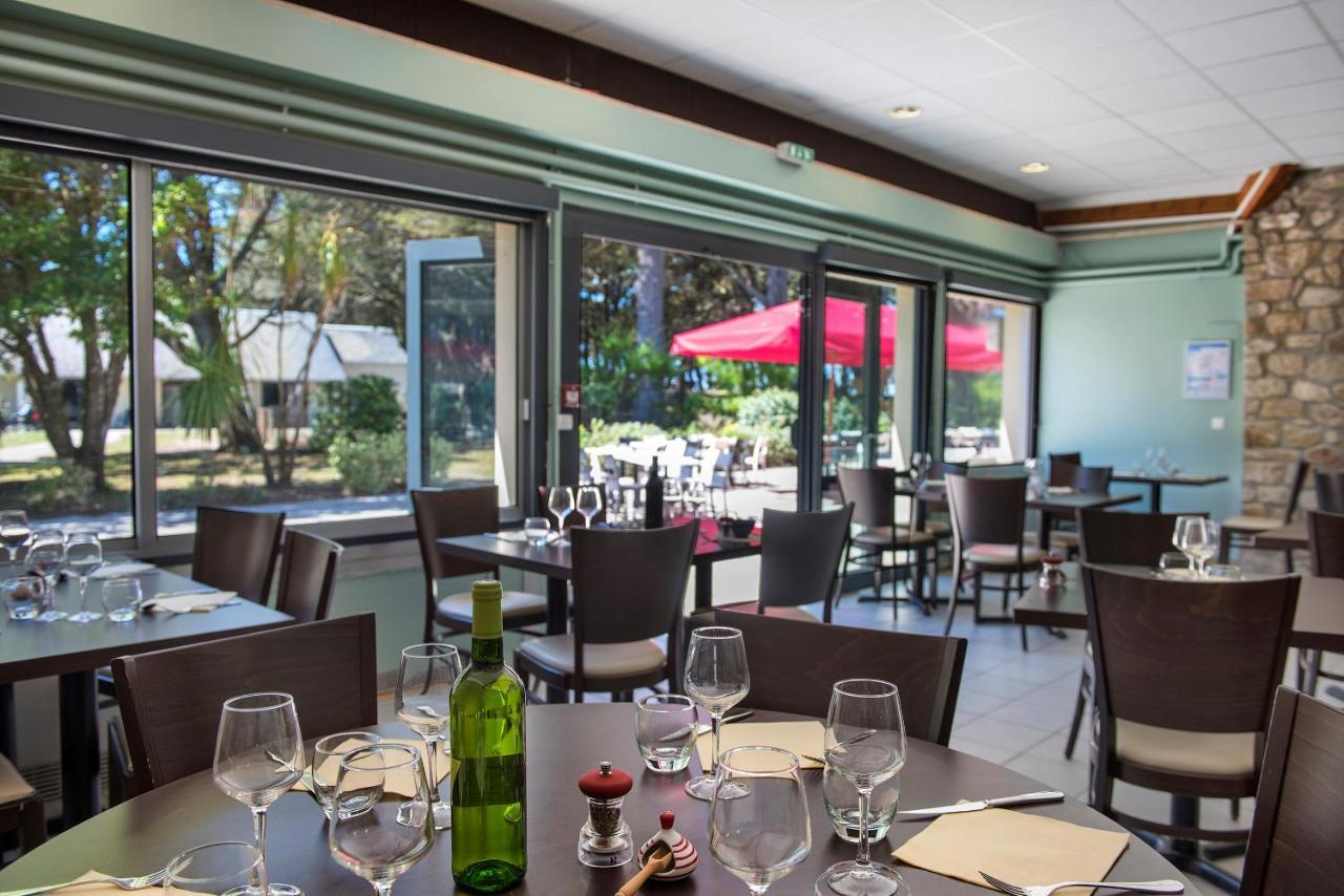Domaine De Port Aux Rocs Hotel Льо Кроази Екстериор снимка