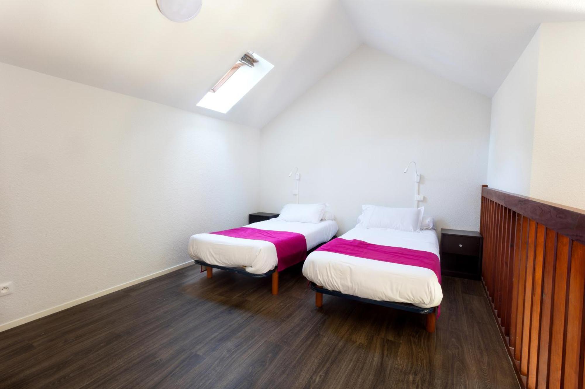 Domaine De Port Aux Rocs Hotel Льо Кроази Екстериор снимка